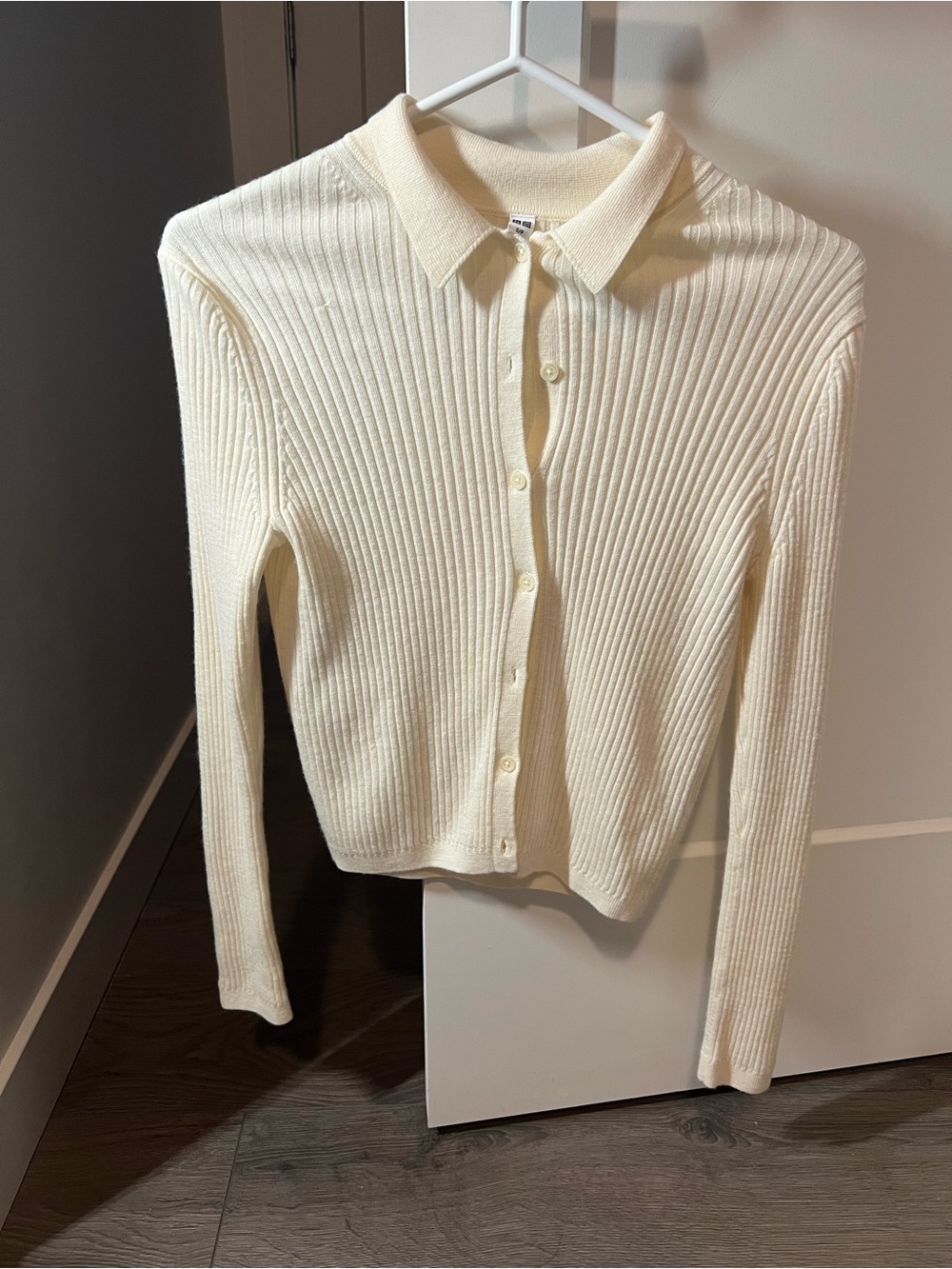 UNIQLO Ivory Cream Ribbed Collared Button Front Cardigan Sweater